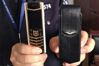Китайская полиция не берет денег за золотые сотовые телефоны