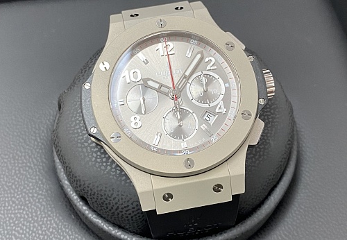 Hublot Big Bang 44mm Limited Edition Mag Bang 320.UI.440.RX