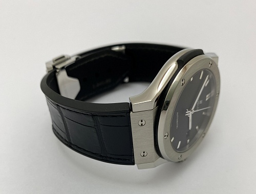 Hublot Classic Fusion Titanium 42mm 542.NX.1171.LR