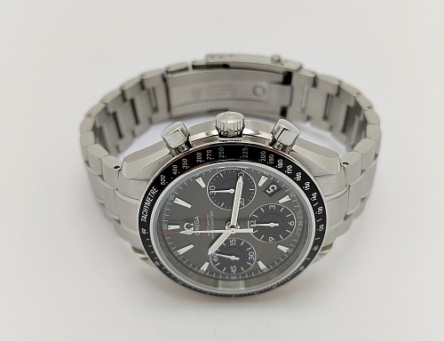 Omega Speedmaster Date 40mm 323.30.40.40.06.001