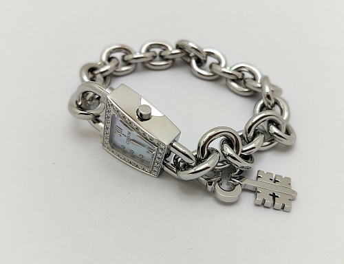 Corum Trapeze Romantic Padlock 137.414.47