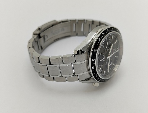 Omega Speedmaster Date 40mm 323.30.40.40.06.001