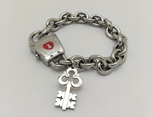 Corum Trapeze Romantic Padlock 137.414.47